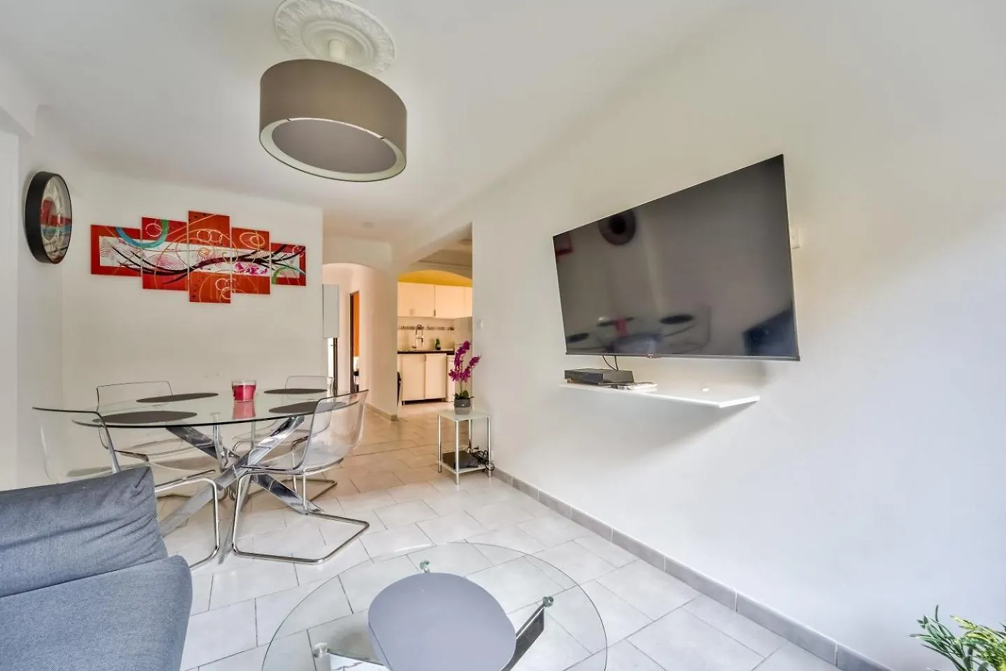 Modern 2Br Flat - Haut De Nice 0*,  France